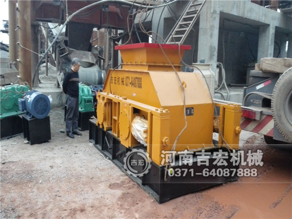 四川綿陽(yáng)1200&times;1000對(duì)輥破碎機(jī)生產(chǎn)現(xiàn)場(chǎng)