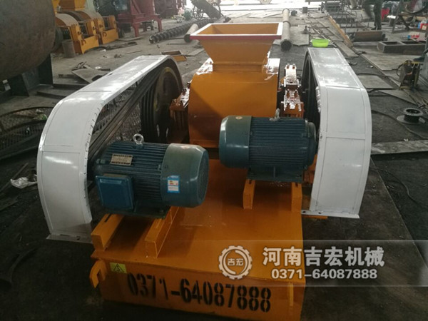 400&times;500雙齒輥破碎機發(fā)往廣東_破碎煤矸石