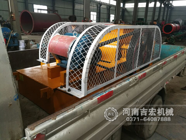400&times;500雙齒輥破碎機發(fā)往廣東_破碎煤矸石