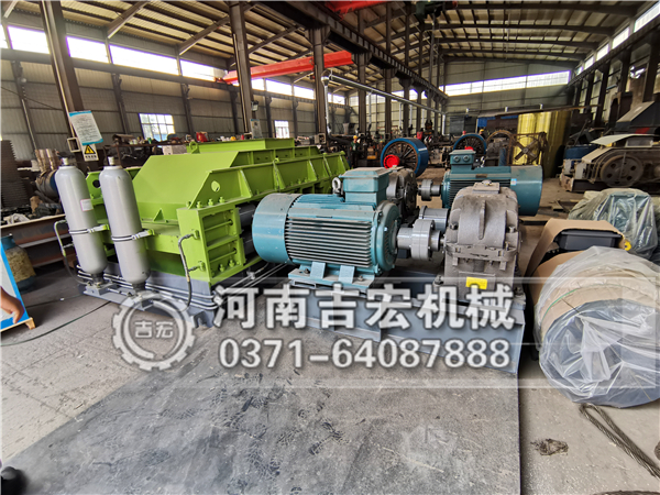 石英砂對輥破碎機(jī)